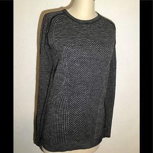 Lululemon heathered black thumbs hole long Sleeve blouse size 8